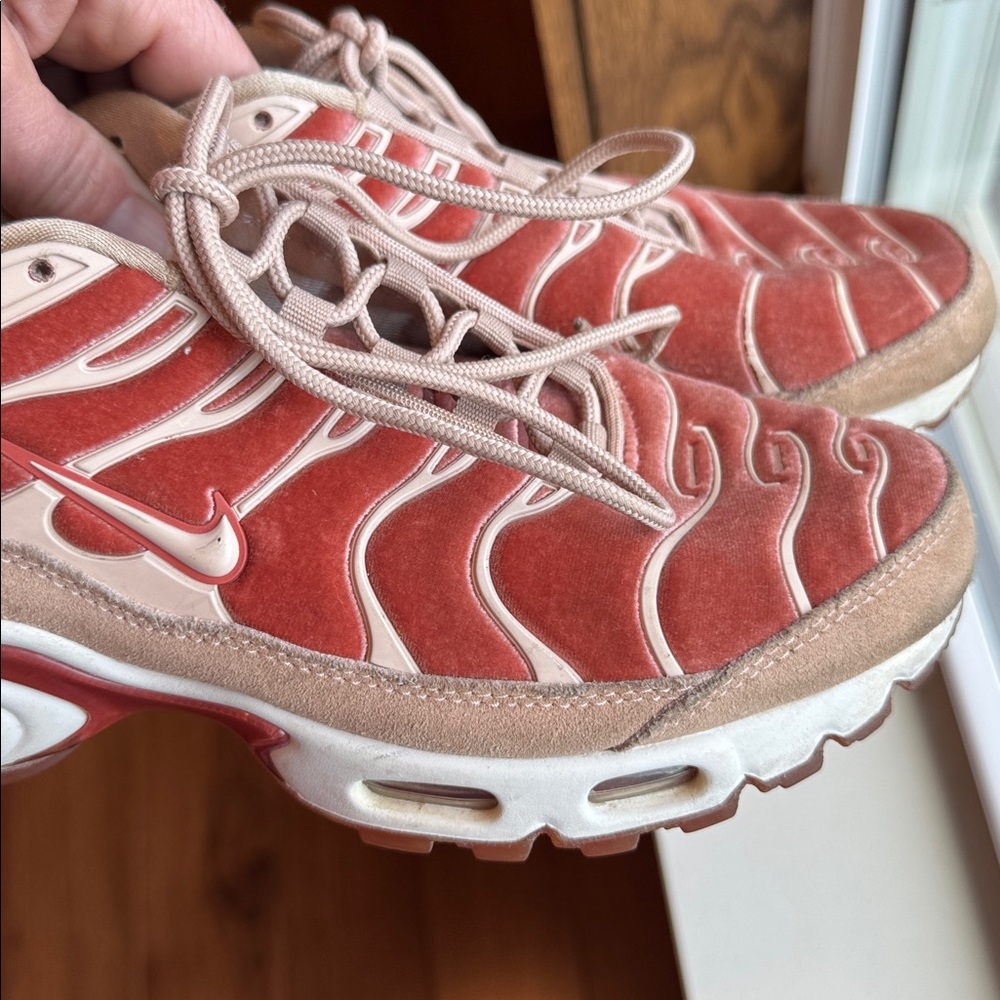 NIKE Air Max Plus LX-Velvet-Dusty Peach & Tan - Picture 11 of 12